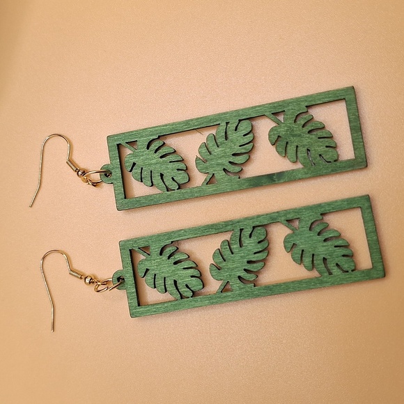 green wood earrings rectangle hollowed out palm leaf design jewelry - Picture 1 of 2